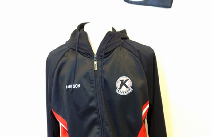 K-peysa og bílfáni